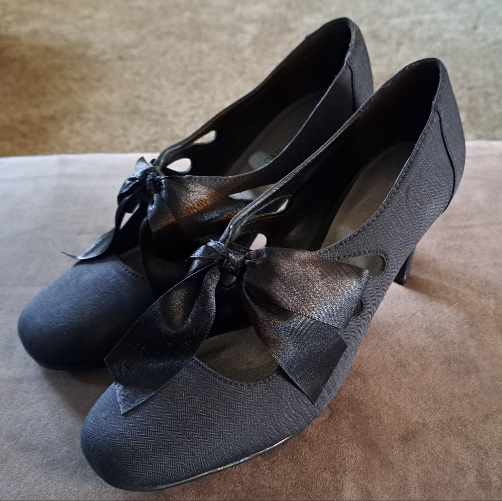 EUC ANN MARINO Lido Black Ribbon Bow Trim Cut-out Mary Jane Pumps Size 9.5